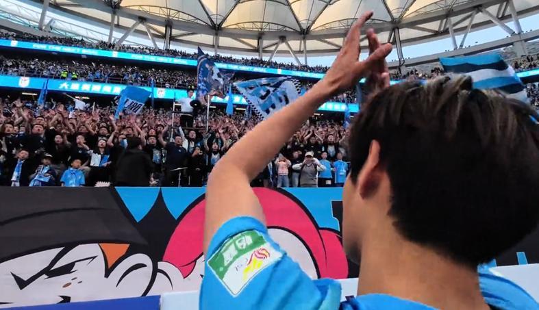 世界杯高清直播平台-刘祝润回梭鱼湾有掌声！杨希来海港 王队有接班人了 三镇渴望一将