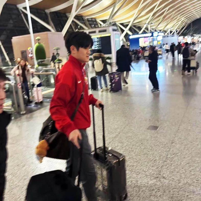 英博寻枪报价24岁边锋！一将离队两将伤病，B队击败东北超选拔队